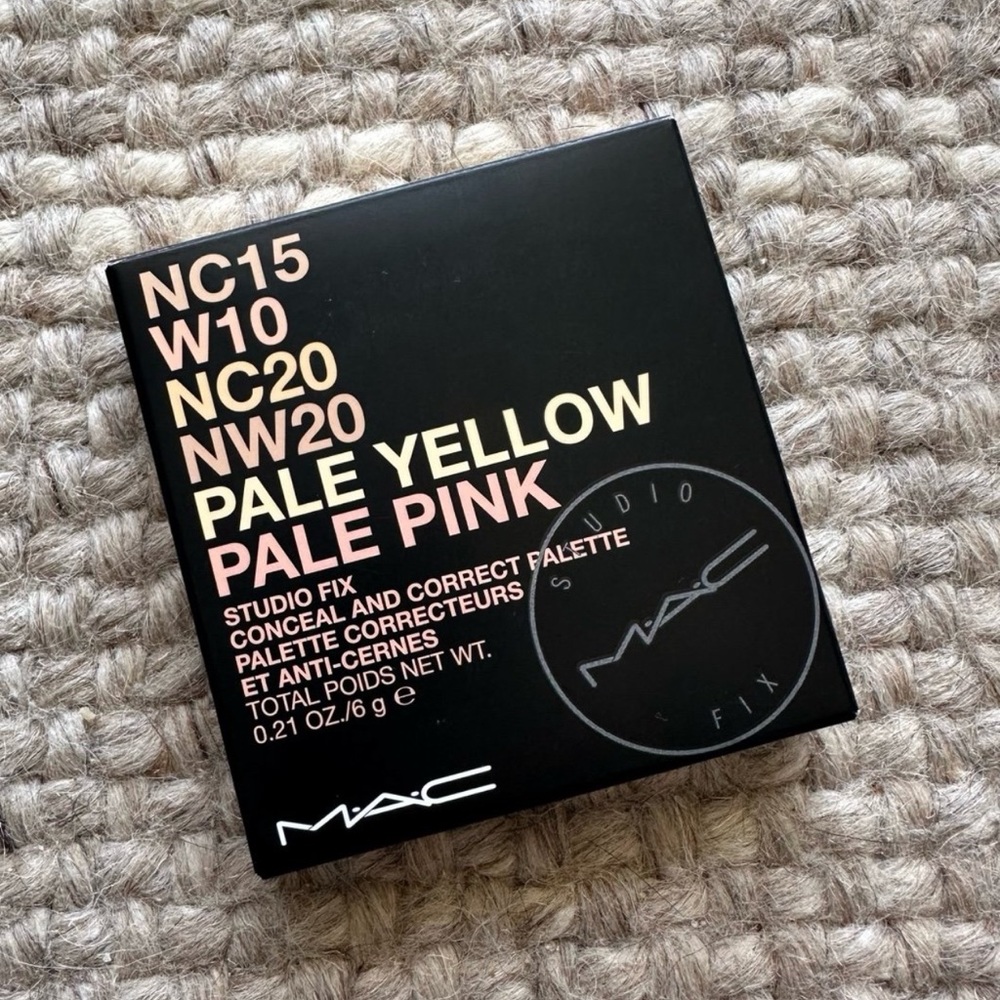 MAC Cosmetics Studio Fix Conceal and Correct Palette Light